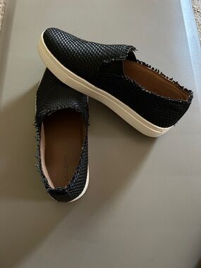 Womens Black Woven Slip-On Sneakers - Casual Comfort, Size 7.5M